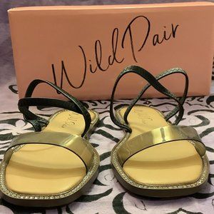 NIB Wild Pair Black Studded Sandel  Size:  7.5